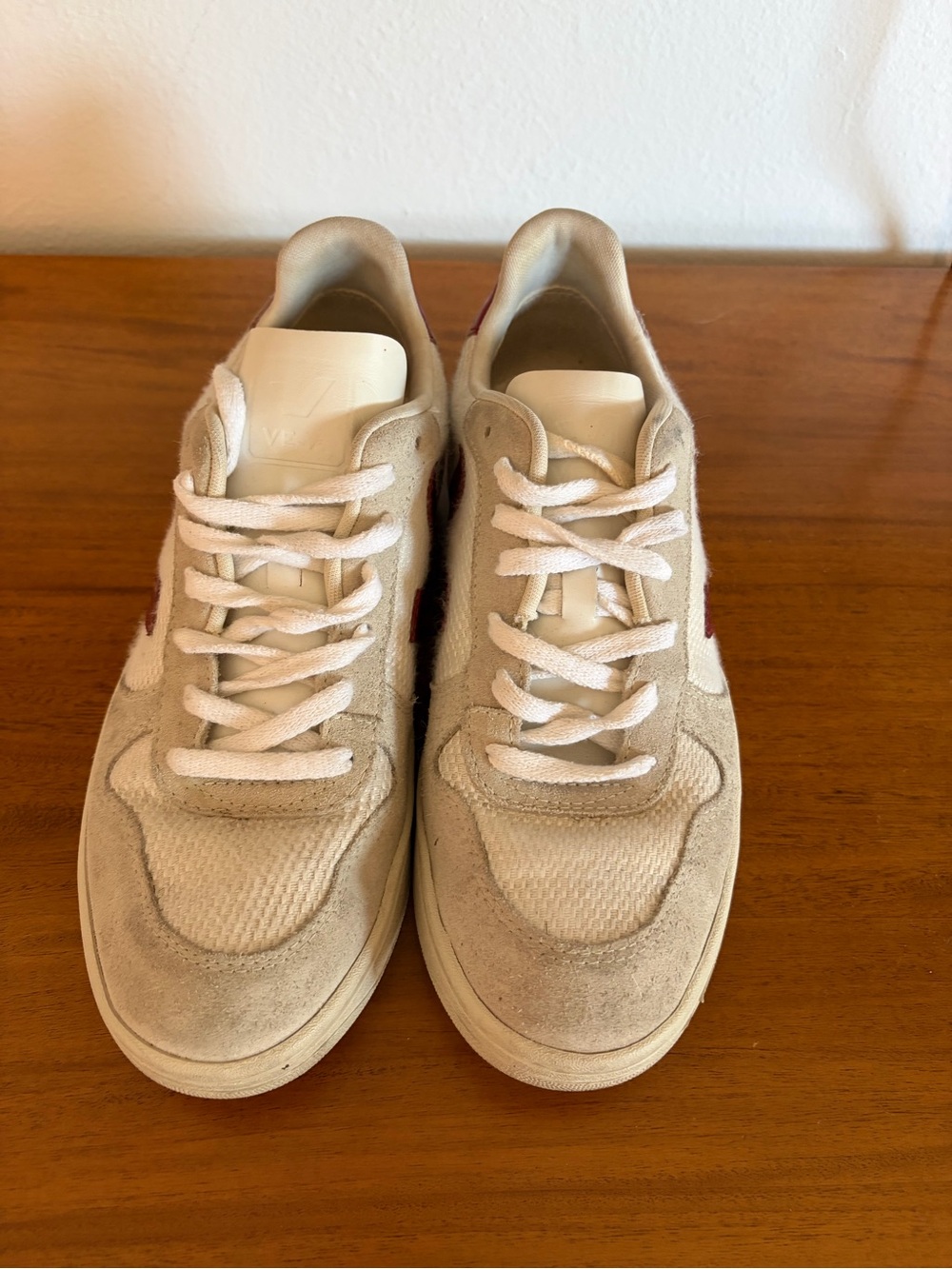 VEJA V-10 Casual Sneaker SIZE 9 - Picture 2 of 4